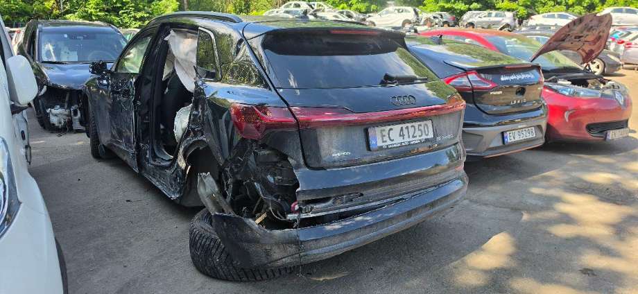 Audi Q4 e-tron 2021-->> , Motorkode: EAS|EAW, Girkassekode: 