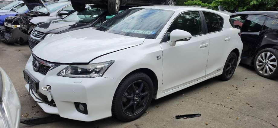 Lexus CT 2010-2020 delebil , Motorkode: 2ZR-FXE, Girkassekode: 
