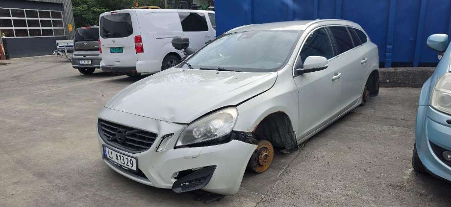 Volvo V60, 2010-2013 (Type I, Fase 1)  delebil , Motorkode: D5204T2