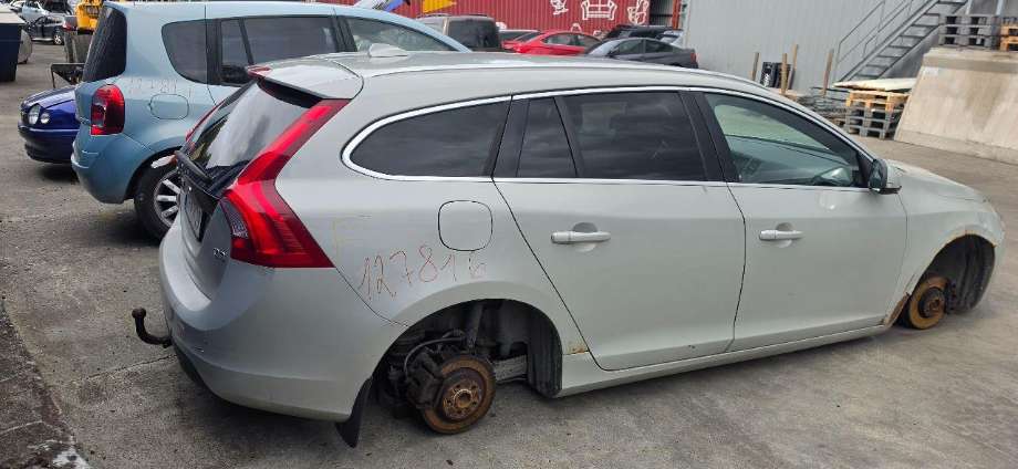 Volvo V60 2010-2013 (Type I, Fase 1) delebil , Motorkode: D5204T2, Girkassekode:
