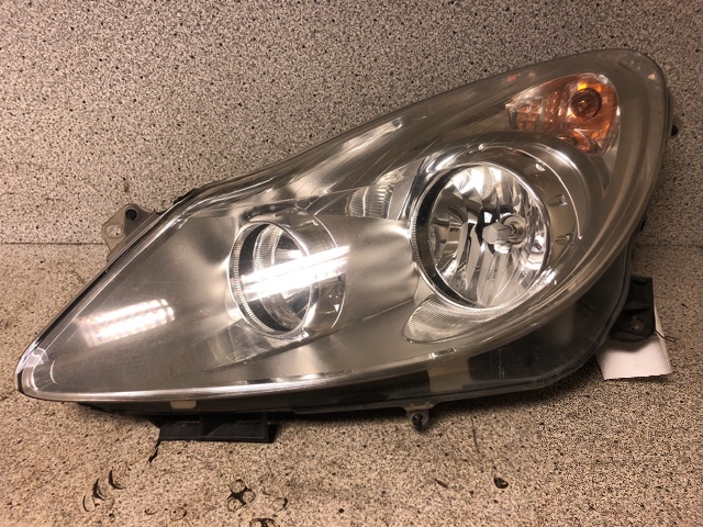 Frontlykt venstre halogen til Opel Corsa D 2006-2014