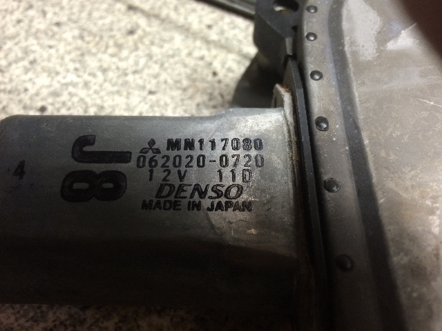 Ruteheis høyre foran til Mitsubishi Pajero 2000-2006 (Type III)  (DENSO|MN117080|)