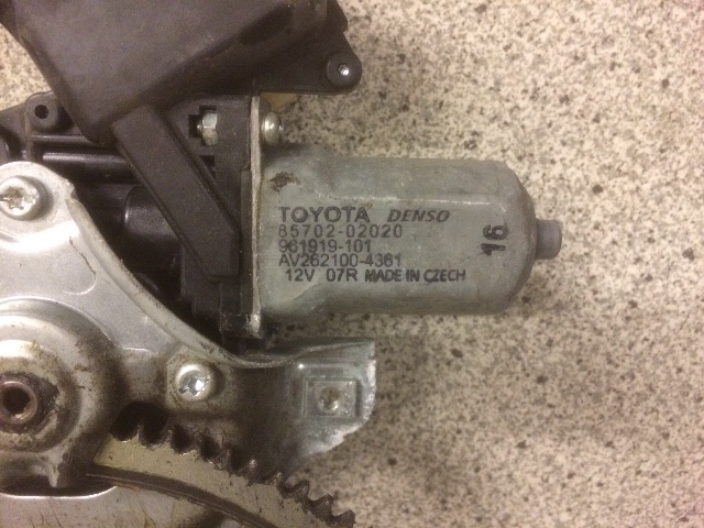 Ruteheis venstre foran til Toyota Auris 2013-2015 (Type II, Fase 1)  (85702-05020|)