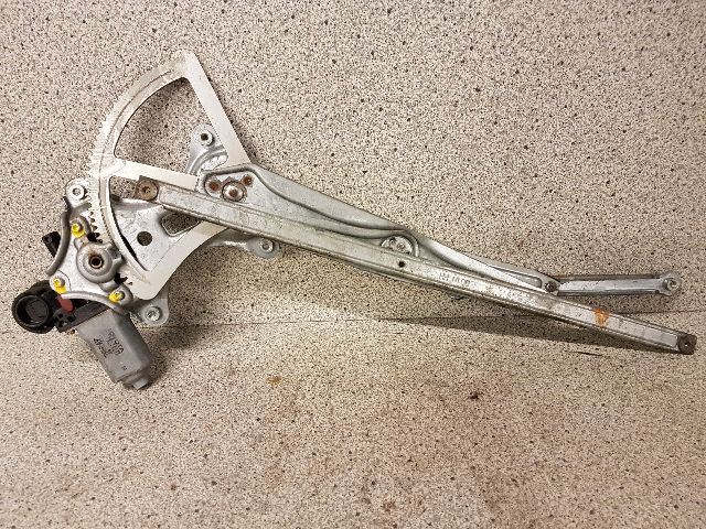 Ruteheis høyre foran til Toyota Camry, 2001-->>  (DENSO|85710-33130)