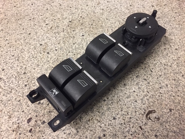 Bryter ruteheis førerdørspanel til Ford Focus, 2011-2014 (Type III, Fase 1)  (AM5T14A132CA)