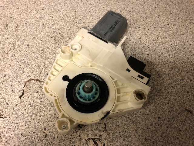 Ruteheis, kun motor, venstre foran til Audi A6, 2005-2008 (Type III, Fase 1) (C6) (C6) (4F0959801B)