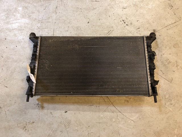 Radiator (manuell gir) til Volvo V50, 2007-2012 (Fase 2)  (3H5H8005TL)