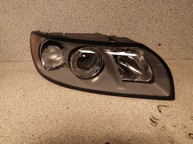 Frontlykt høyre halogen til Volvo V50 2004-2007 (Fase 1) (306783D9|)