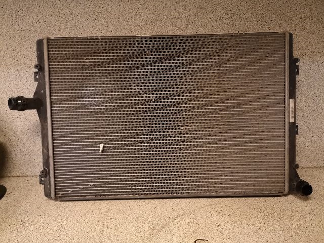 Radiator (manuell gir) til VW Caddy, 2010-2015 (Type III, Fase 2)  (1K0121251MD)