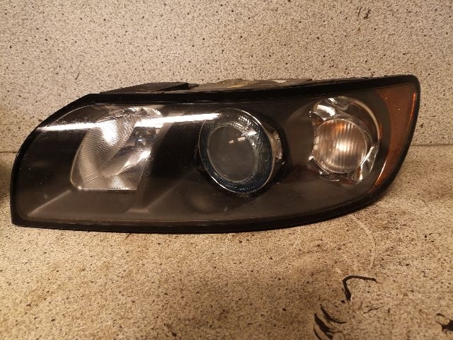 Frontlykt venstre xenon til Volvo S40 2004-2007 (Type II, Fase 1) (31213377|)