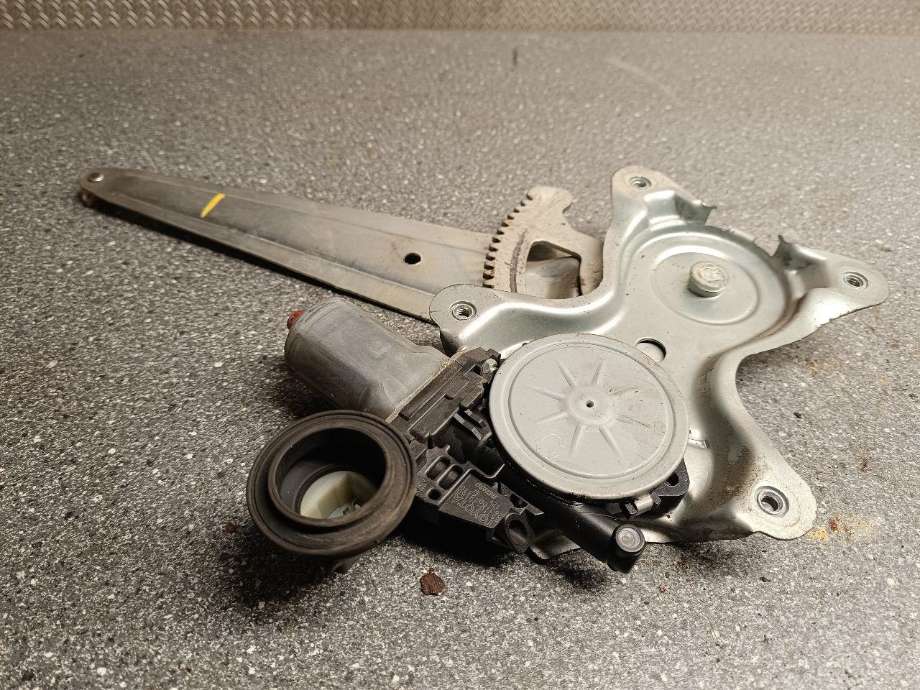 Ruteheis venstre bak til Toyota RAV4 2006-2009 (Type III, Fase 1)  (85710-35180|262100-2330|)