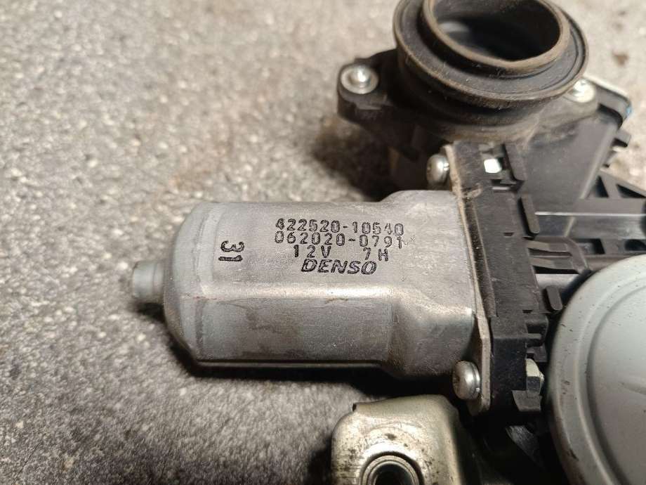 Ruteheis venstre foran til Toyota RAV4 2006-2009 (Type III, Fase 1)  (422520-10540|062020-0791|)