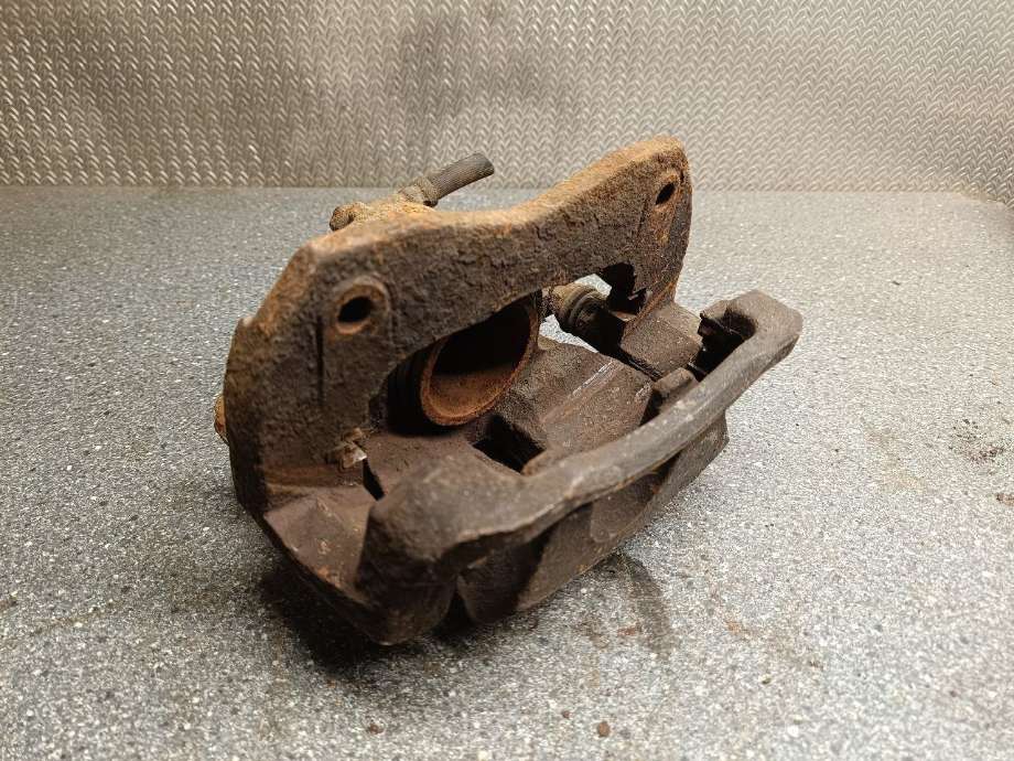 Bremsecaliper høyre foran til Toyota RAV4 2006-2009 (Type III, Fase 1)  (4773042090|4773042091|)