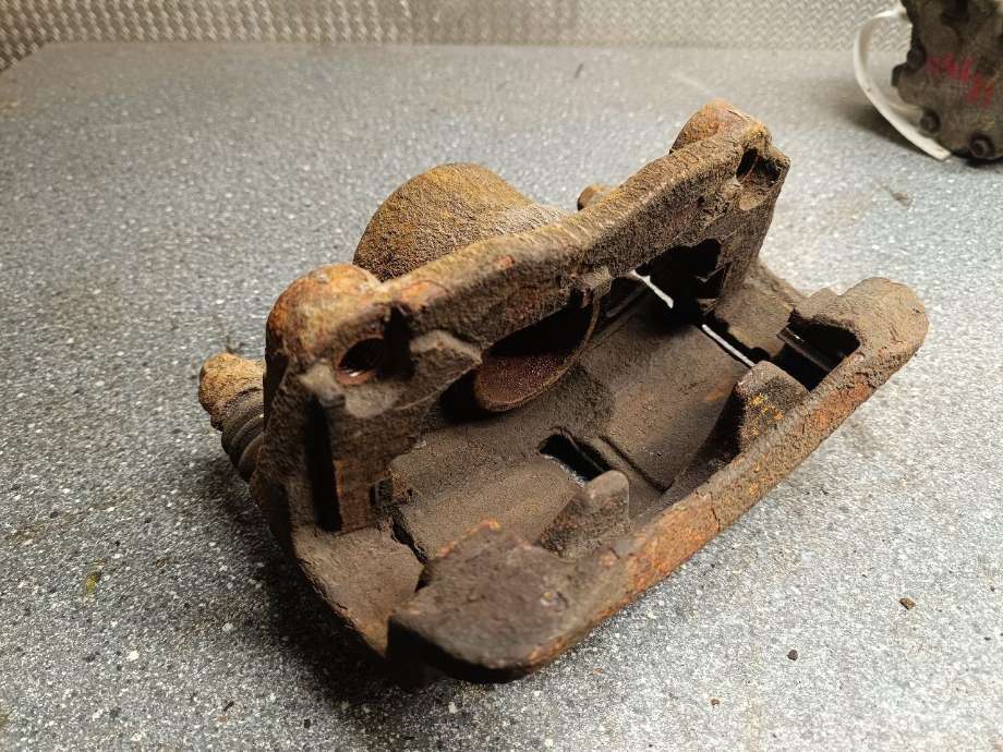 Bremsecaliper høyre foran til Nissan Qashqai 2007-2010 (Type I, Fase 1)  (41001JD00A|)