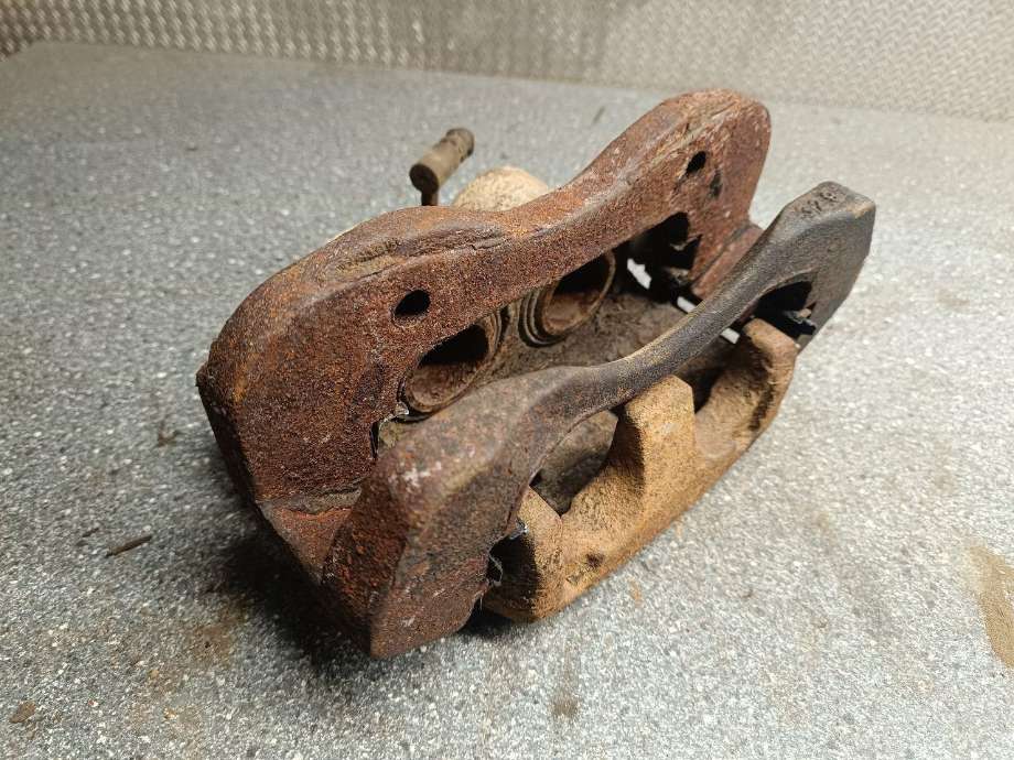 Bremsecaliper venstre foran til Isuzu D-Max 2017-2020 (Type II, Fase 2)