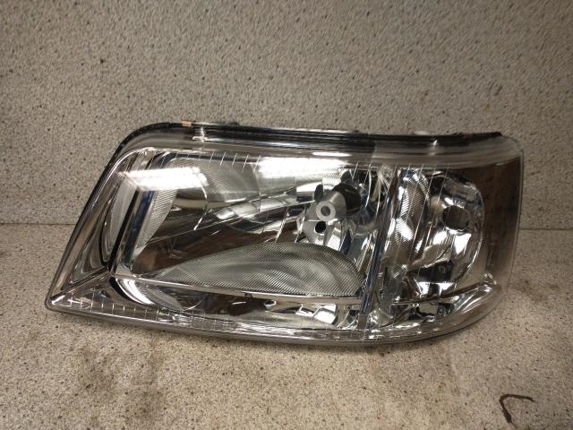 Frontlykt venstre halogen til VW Transporter / Caravelle, 2003-2009 (Fase 1) (T5) (T5) (7E1941015N)