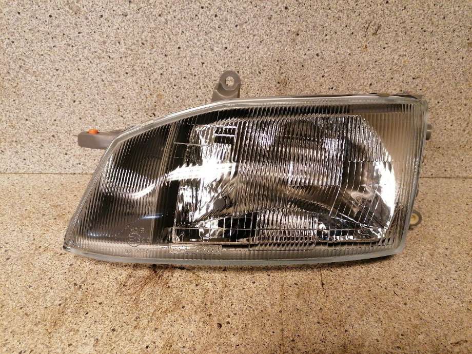 Frontlykt venstre halogen til Toyota Hiace 1996-2001 (Fase 1) (81150-26100|81150-26101|81150-26102)