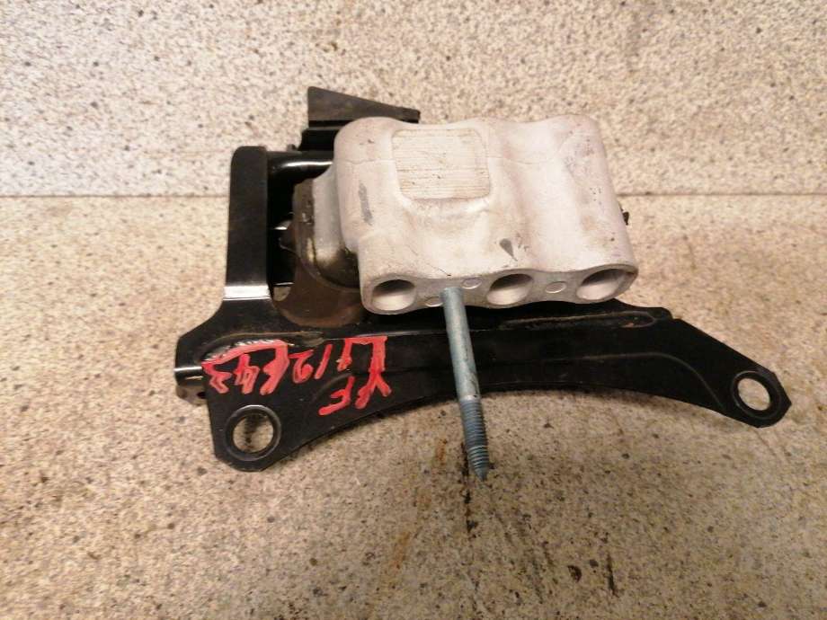 Motorfeste til Toyota Prius, 2016-2023 (Type IV) (combi) (combi) (VENSTRE)