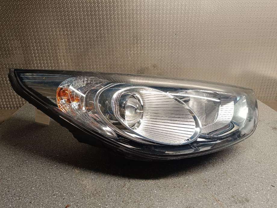 Frontlykt høyre halogen til Hyundai Ix35, 2010-2015  (92102-2Y)
