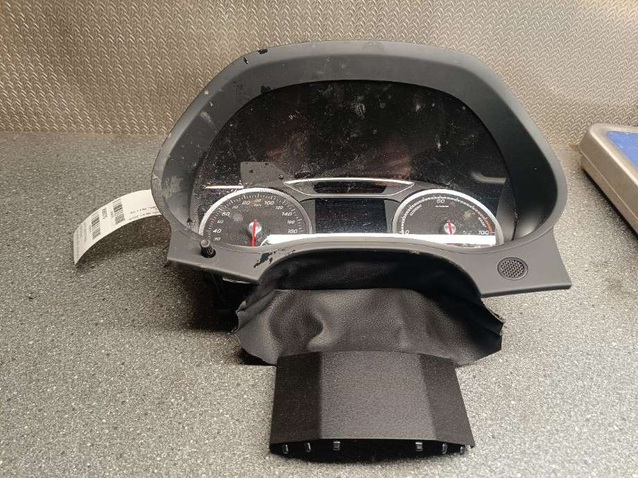 Instrumentpanel til Mercedes B-Klasse, electric drive, 2014-2018 (W242) (W242) (A2429005801)