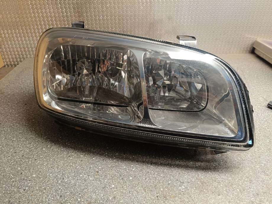 Frontlykt høyre halogen til Toyota RAV4, 1994-2000 (Type I)  (8110542100)