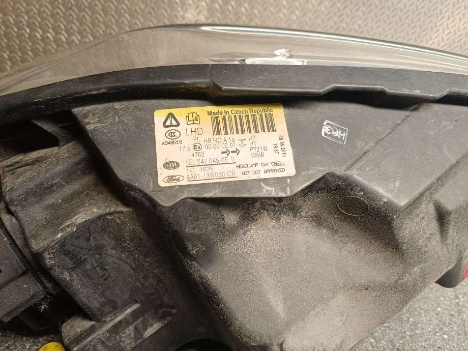 Frontlykt venstre halogen til Ford Fiesta 2008-2012 (Type VI, Fase 1)  (8A61-13W030-CH|)