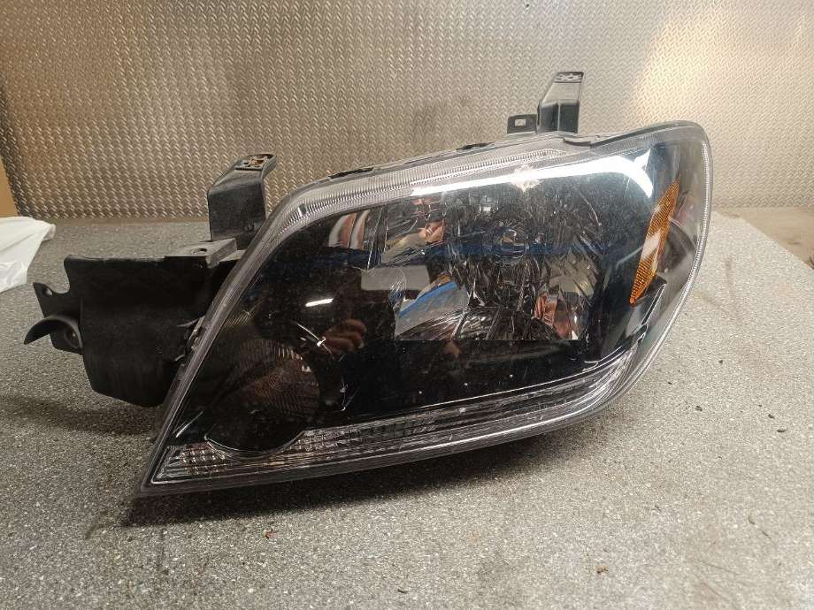 Frontlykt venstre halogen til Mitsubishi Outlander, 2003-2006 (Type I)