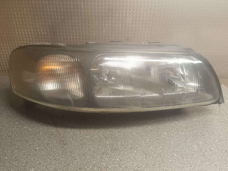 Frontlykt høyre halogen til Volvo V70, 2000-2004 (Type II, Fase 1)  (89004806)