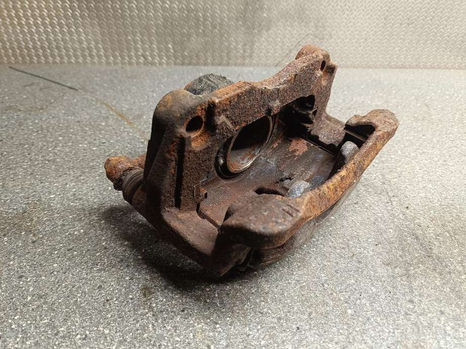 Bremsecaliper høyre foran til Nissan Qashqai, 2007-2010 (Type I, Fase 1)  (41001JD00A)