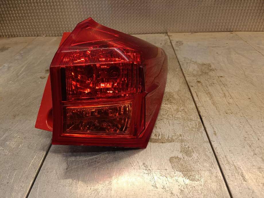 Baklykt høyre ytre til Toyota Auris, 2013-2015 (Type II, Fase 1)  (8155102700)