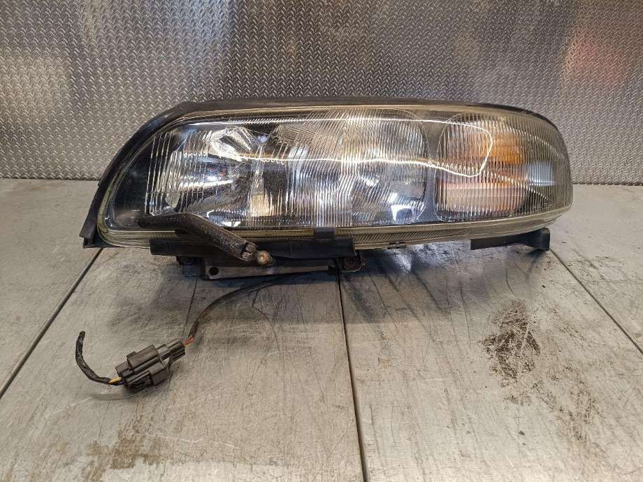 Frontlykt venstre halogen til Volvo V70 2000-2004 (Type II, Fase 1) (8620686|)