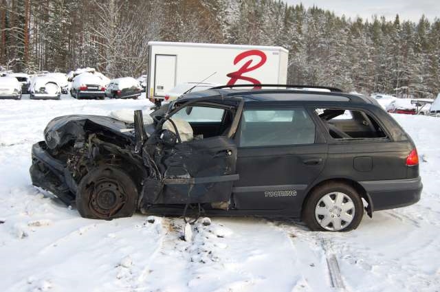 Toyota Avensis 1997-2000 (Type I, Fase 1) , Motorkode: , Girkassekode: