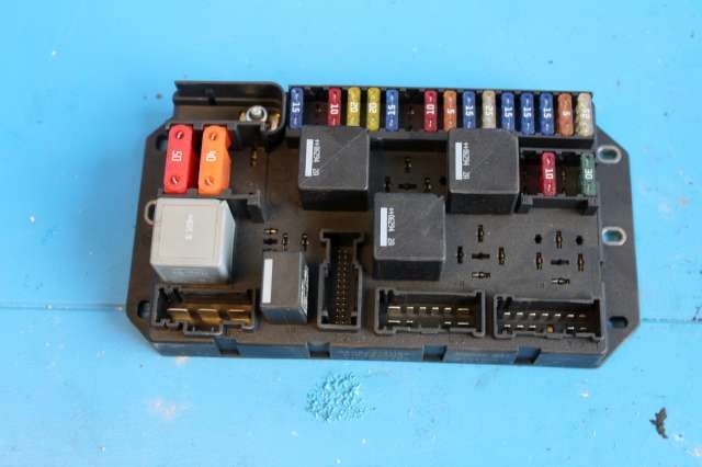 Sikringsboks til Land Rover Range Rover, 2002-2012 (Type III)  (YQE500390)