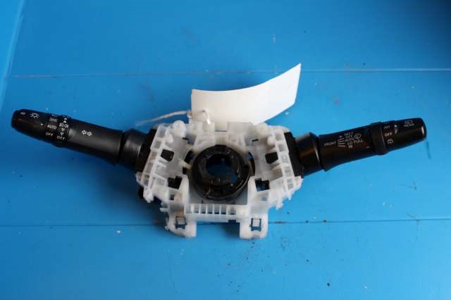 Bryter combi til Mitsubishi Outlander 2007-2010 (Type II, Fase 1)  (8600A326|)