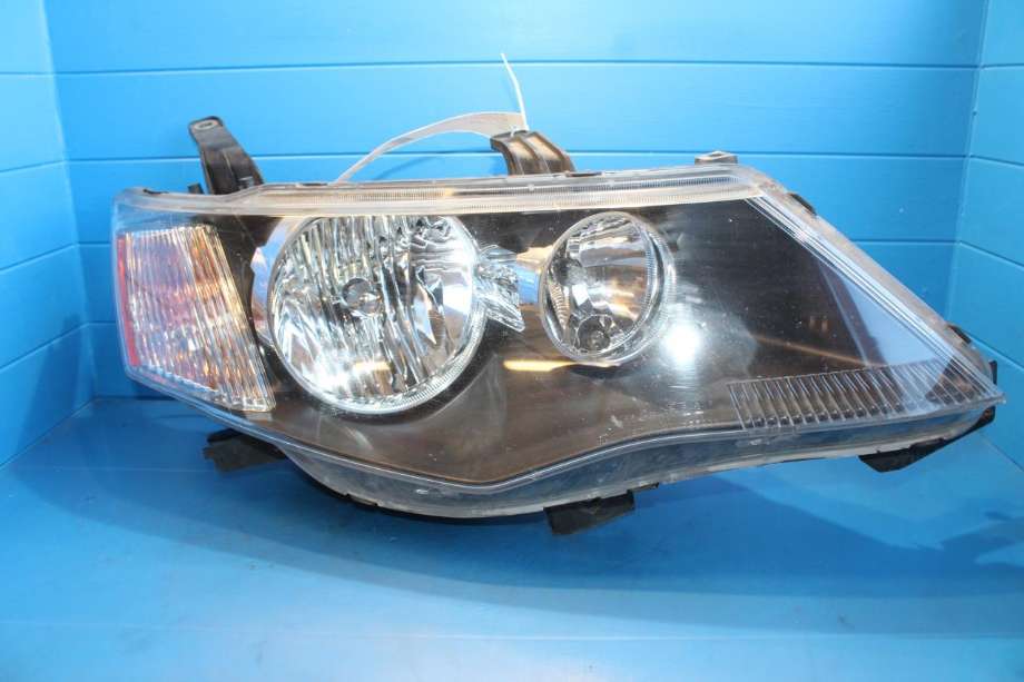 Frontlykt høyre halogen til Mitsubishi Outlander, 2007-2010 (Type II, Fase 1)  
