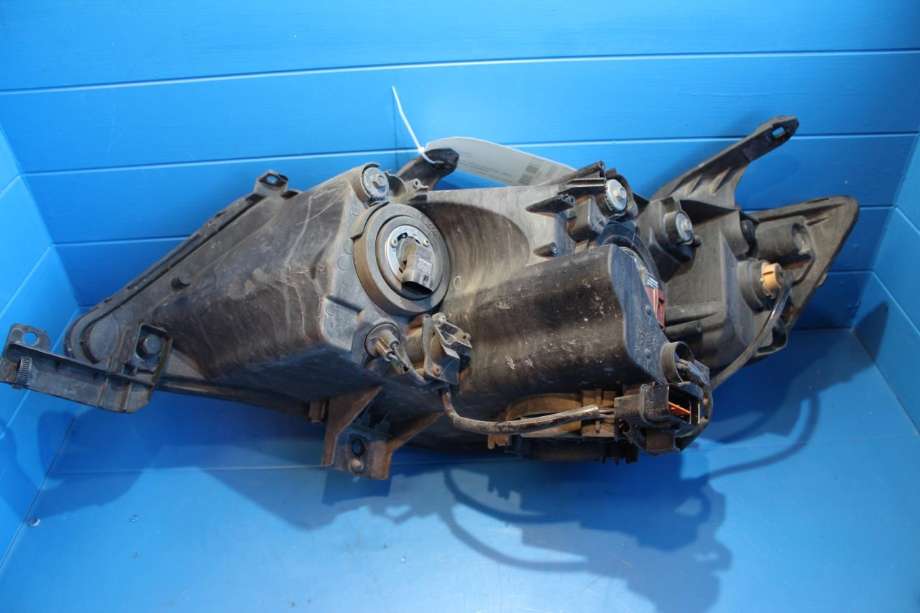 Frontlykt høyre halogen til Mitsubishi Outlander 2007-2010 (Type II, Fase 1)