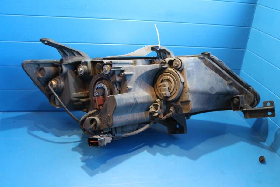Frontlykt venstre halogen til Mitsubishi Outlander 2007-2010 (Type II, Fase 1)
