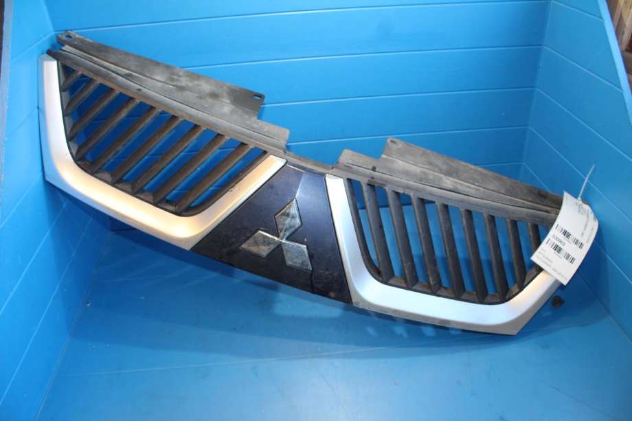 Grill til Mitsubishi Outlander, 2007-2010 (Type II, Fase 1)  