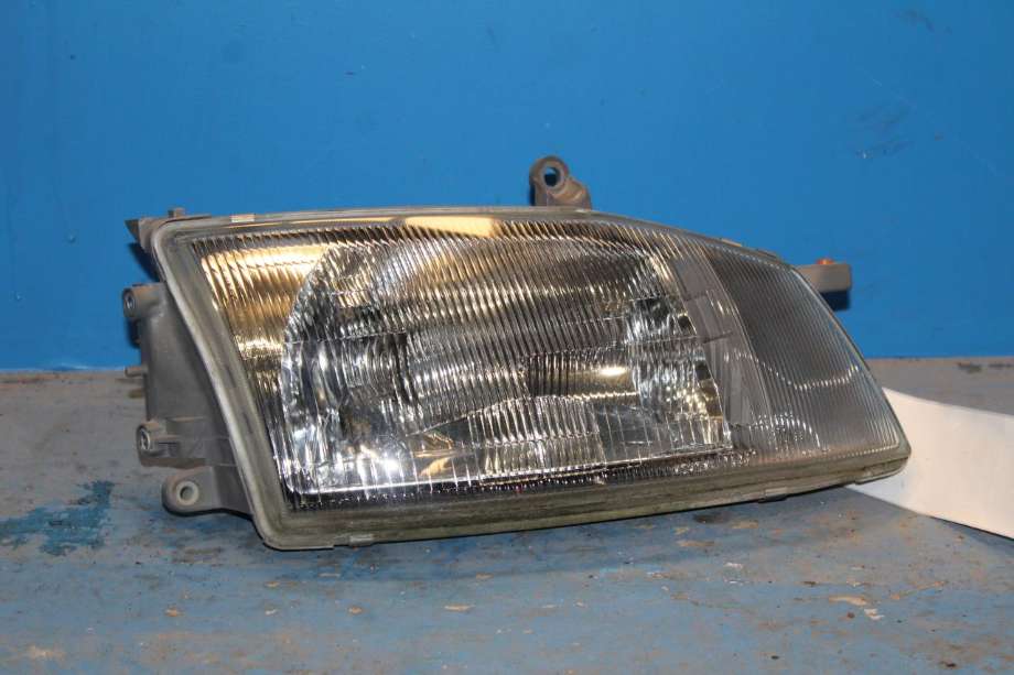 Frontlykt høyre halogen til Toyota Hiace, 1996-2001 (Fase 1)  