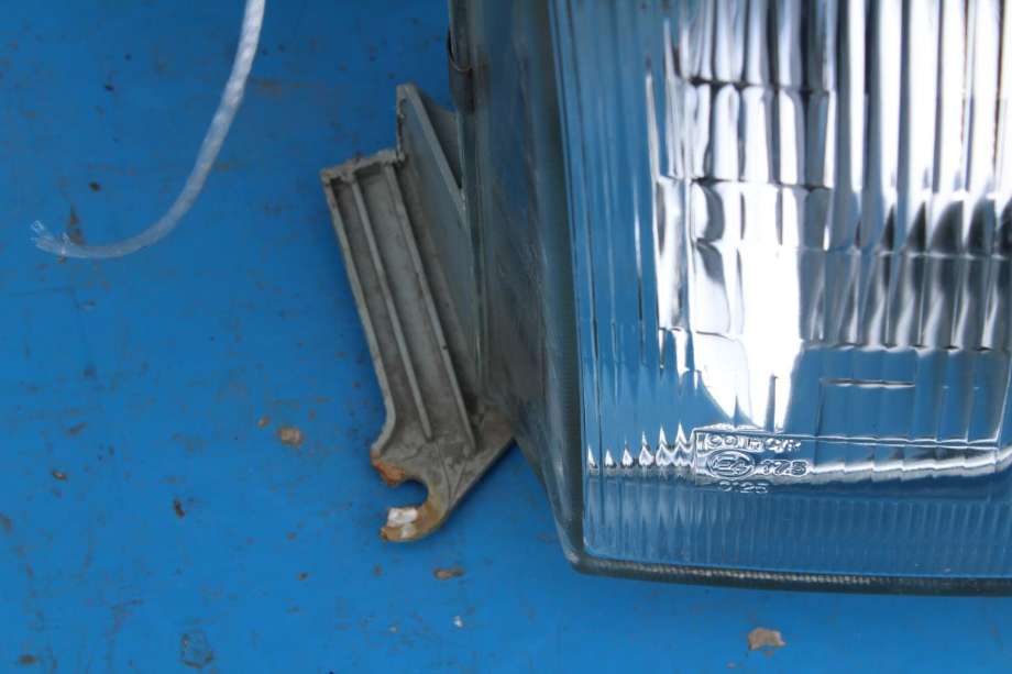 Frontlykt høyre halogen til Toyota Land Cruiser 90 1996-2002  