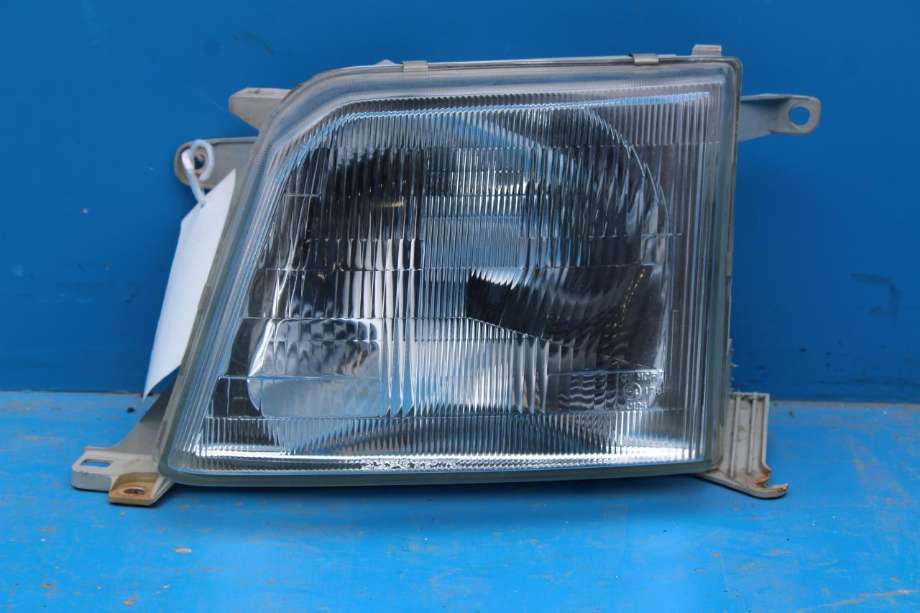 Frontlykt venstre halogen til Toyota Land Cruiser 90, 1996-2002  
