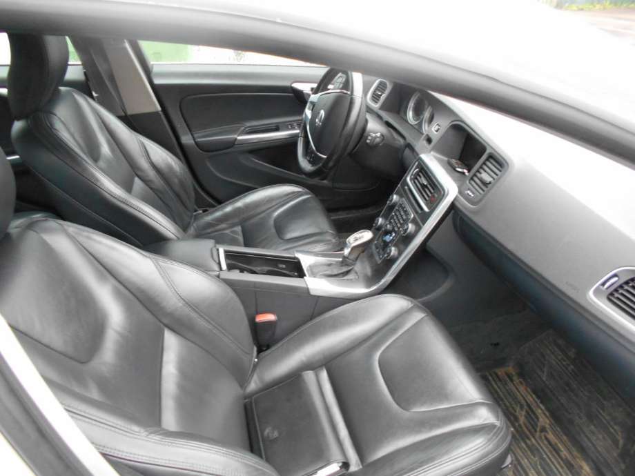 Volvo V60 2010-2013 (Type I, Fase 1) , Motorkode: D4162T, Girkassekode: 