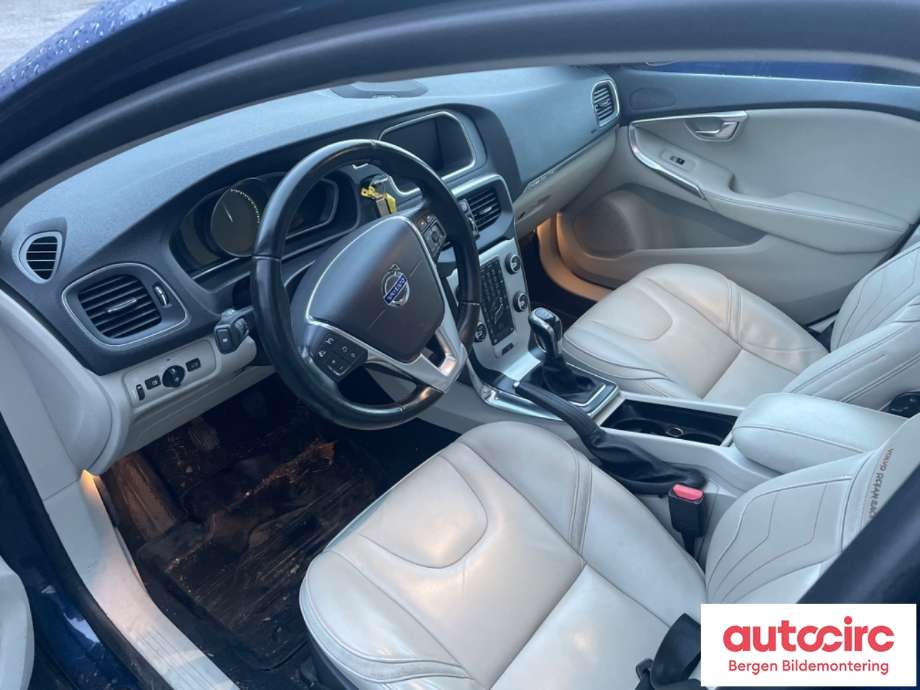 Volvo V40 2012-2019 , Motorkode: D4162T, Girkassekode: 