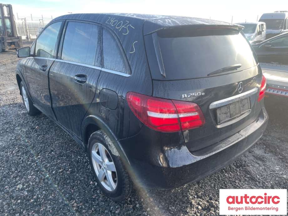 Mercedes B-Klasse 2011-2018 (W246) (W246), Motorkode: EM0004, Girkassekode: 