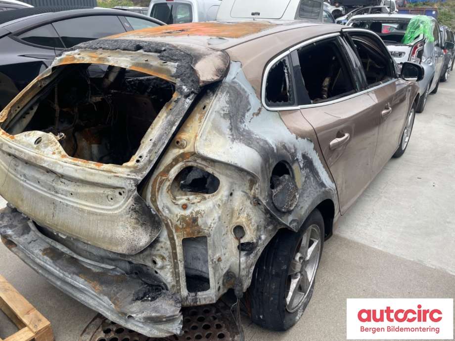 Volvo V40 2012-2019 , Motorkode: D4162T, Girkassekode: 