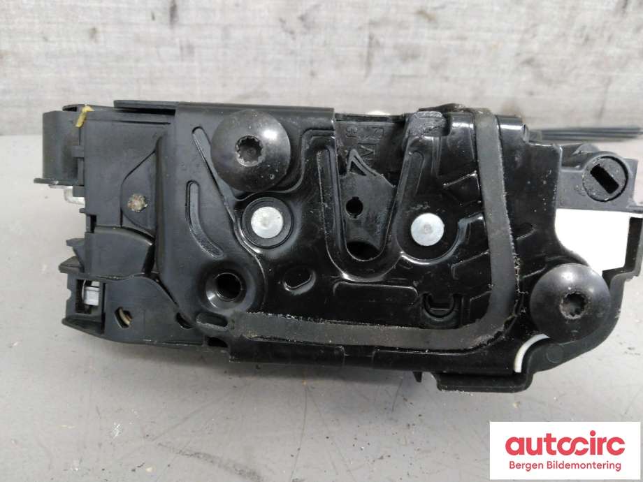Låsekasse høyre til VW Golf VI 2008-2012  (VOLKSWAGEN|5K1 837 016 B|)
