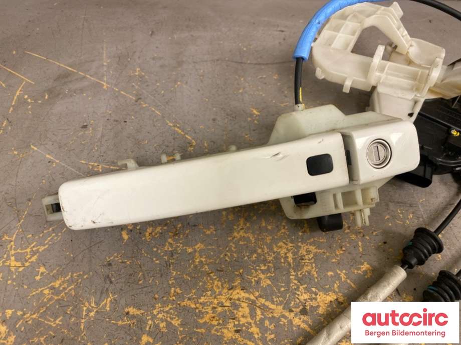 Dørhåndtak utv venstre foran til Kia Soul 2014-2019 (Type II)  (KIA|82651B 2710|81310B 2010|)