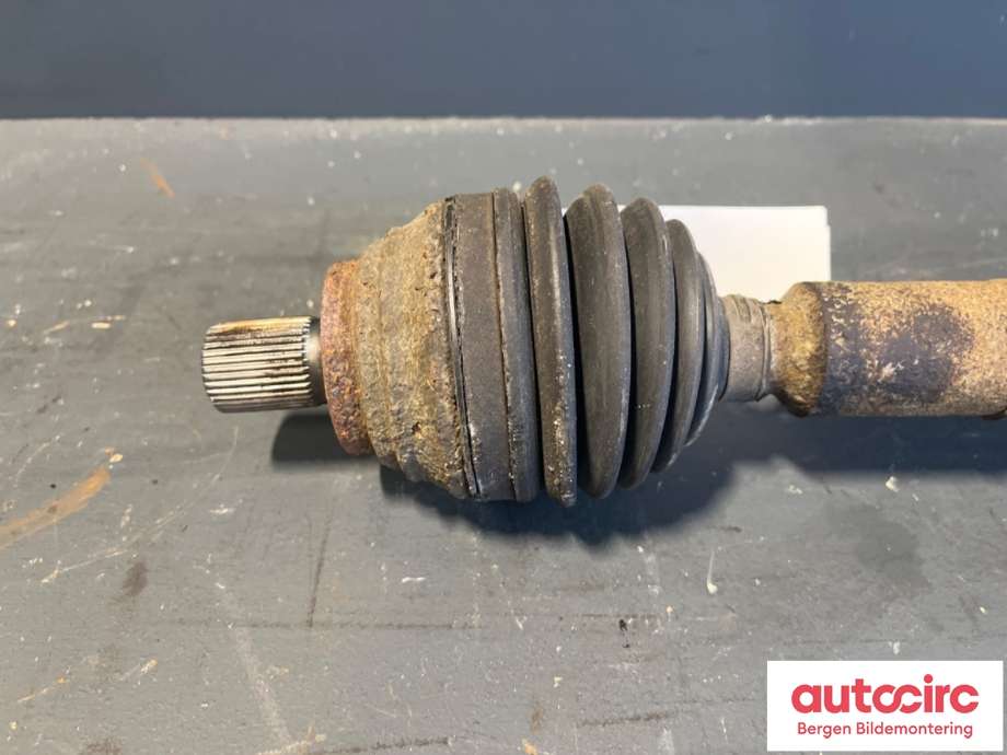 Drivaksel høyre foran til VW Golf VI 2008-2012  (VOLKSWAGEN|1K0 407 272 CC|)