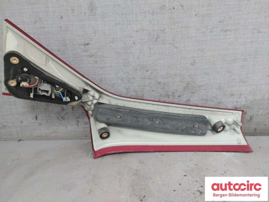 Baklykt venstre indre til Volvo V70 2007-2013 (Type III, Fase 1)  (VOLVO|31395068|)