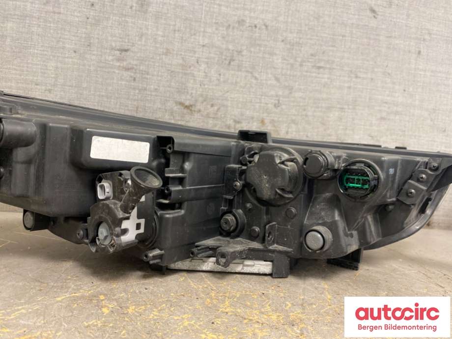Frontlykt venstre halogen til Kia e-Soul 2019-->> (Type III)  (KIA|92101J 2020|)